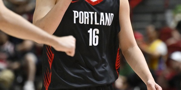 拓记：杨瀚森要和教练好好研究研究，学学怎么在做非法掩护时不被吹罚