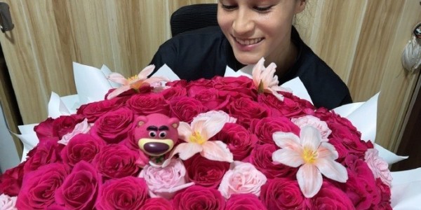 迪拉娜晒照庆祝生日：希望我们都可以健康平安 一切顺利