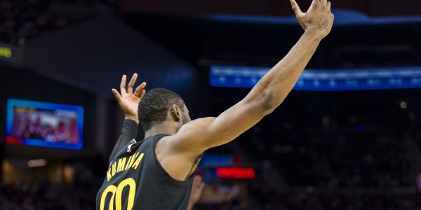 库明加续约僵局：同届新秀多人获亿元合同 为何他被勇士冷落？