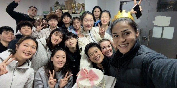 迪拉娜晒照庆祝生日：希望我们都可以健康平安 一切顺利