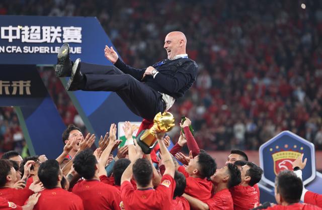1730646164262072919.jpg (体育)(14)足球——中超:上海海港队卫冕冠军XxjpseC007313_20241102_PEPFN0A001.jpg